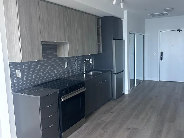 2075 Lakeshore Rd #1305 — Photo 5