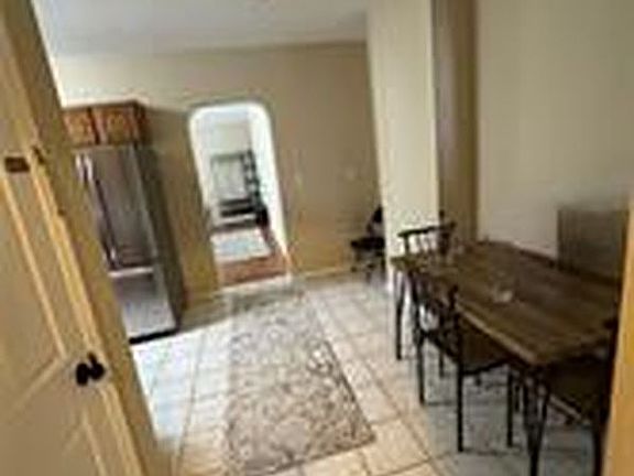 3rd image of 2622 Avenue