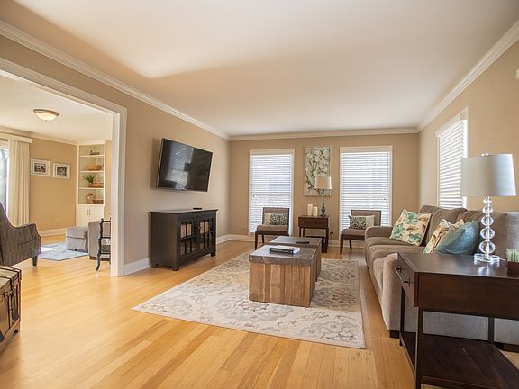 4th image of 2333 Iroquois Dr