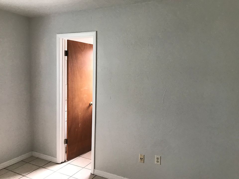 2nd image of 3304 SW 26th Ter APT B