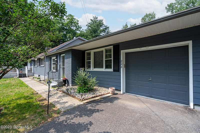 4th image of 228 Lapp Road