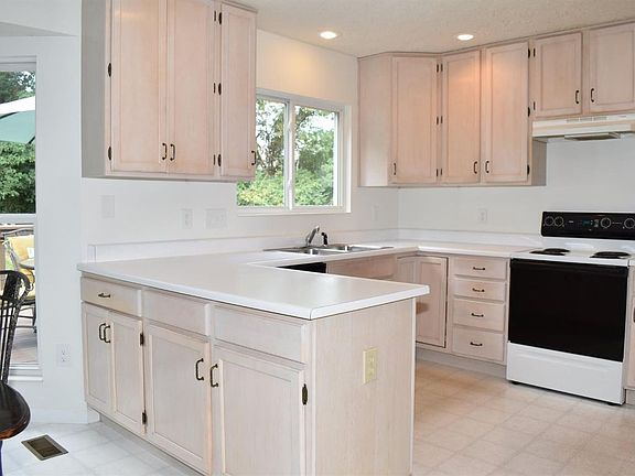 2nd image of 2345 Kenlee Dr