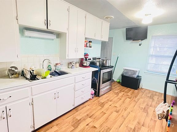 5th image of 602 N Roosevelt Ave