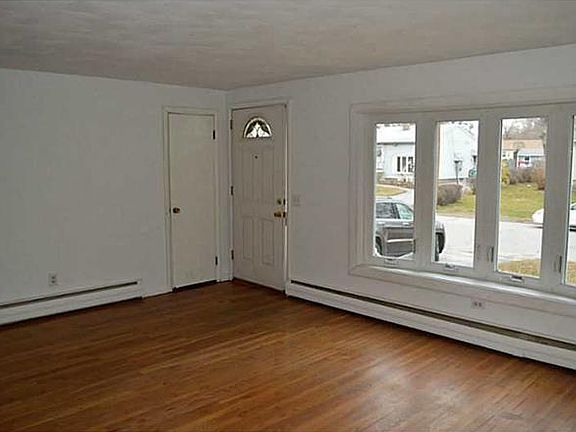 3rd image of 15 Peabody Dr