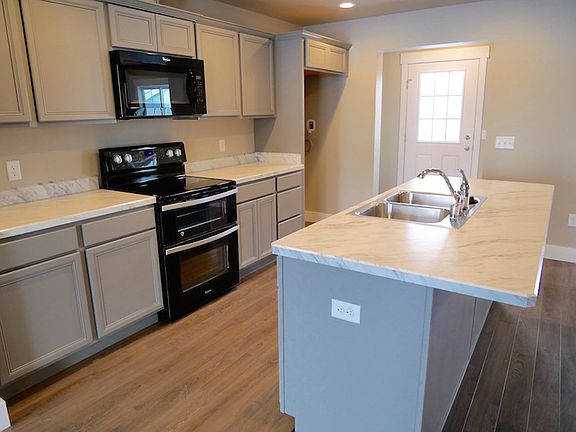 Kitchen - similar home