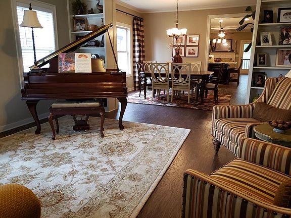 LR leads to Formal Dining