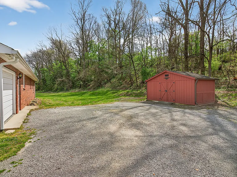 832 New Shackle Island Rd — Photo 5