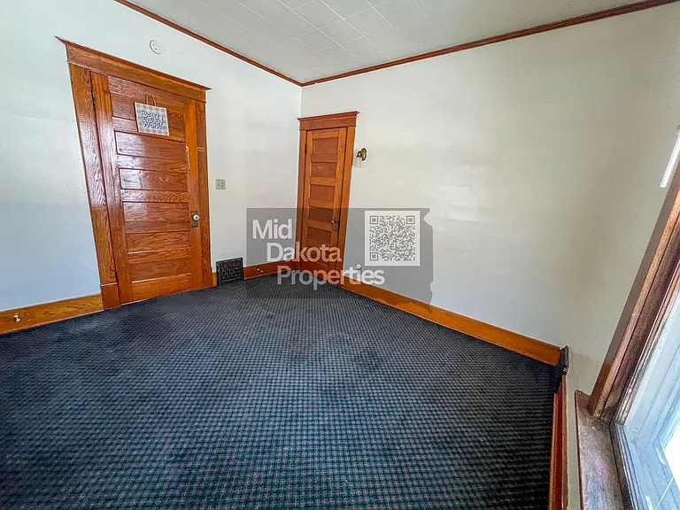 933 E 5th Ave — Photo 6