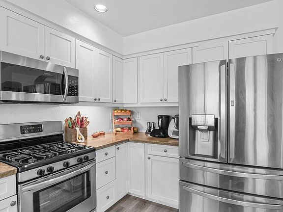 5th image of 971 Somerset Ct Unit F