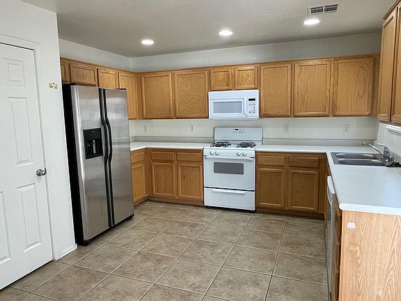 4th image of 999 Monte De Oro Ave