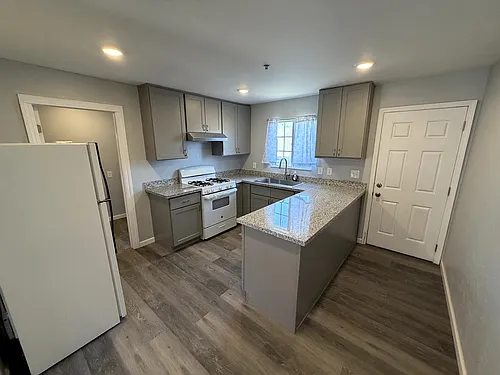890 Rider Ave Photo 1