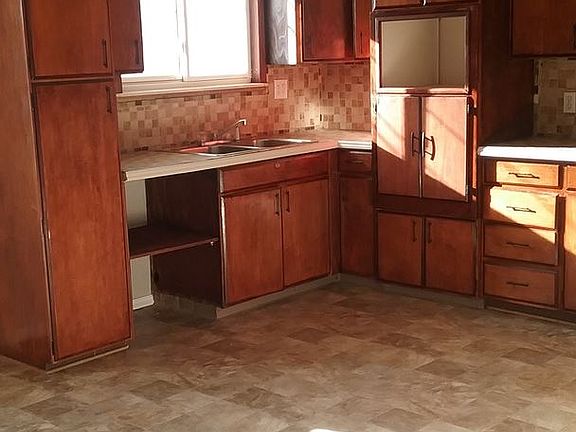 5th image of 31133 Windsor St