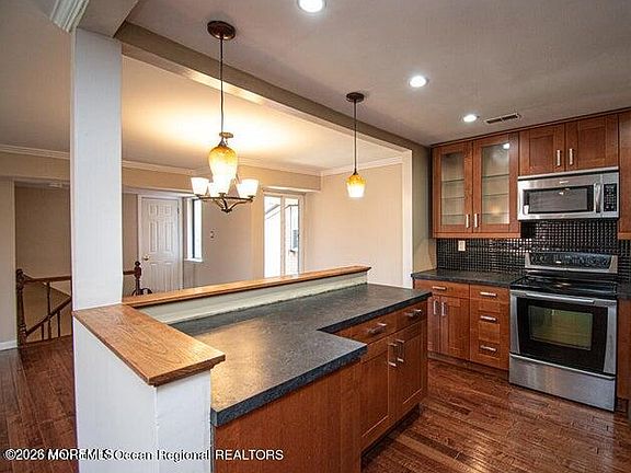 3rd image of 5 Newport Ct #238