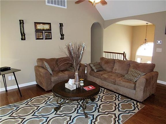 3rd image of 682 Sly Fox Dr