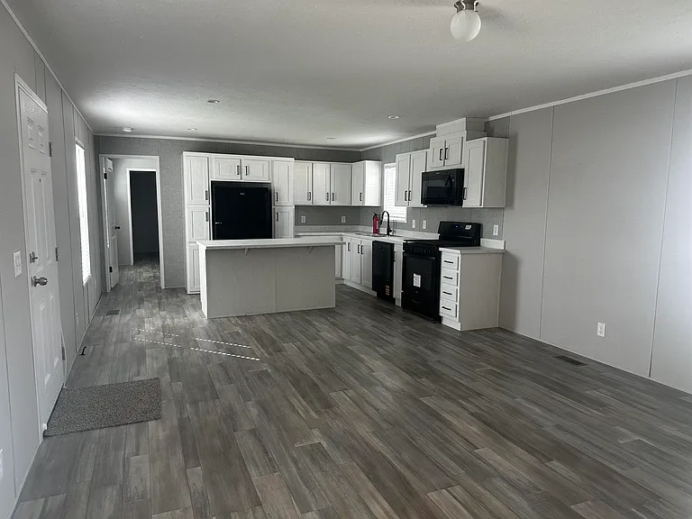2197 E Mount Morris Rd — Photo 2