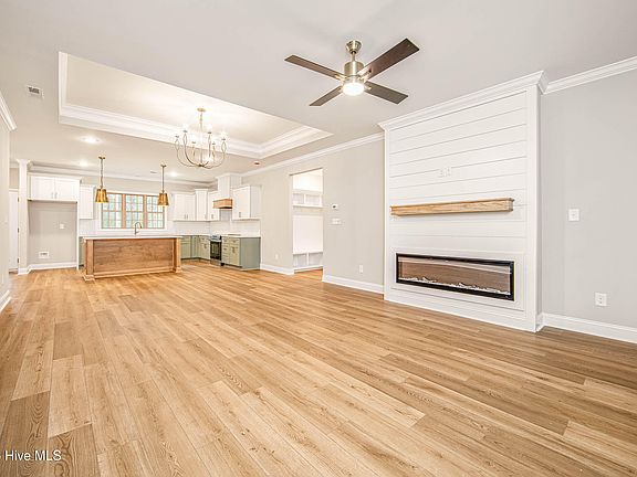 5th image of 15941 Old Orchard Court