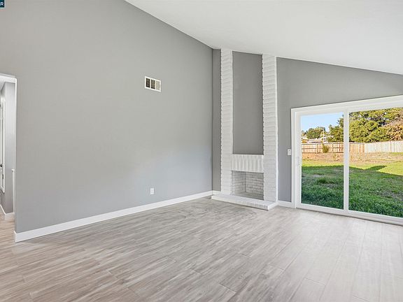 5th image of 834 Coral Ridge Cir