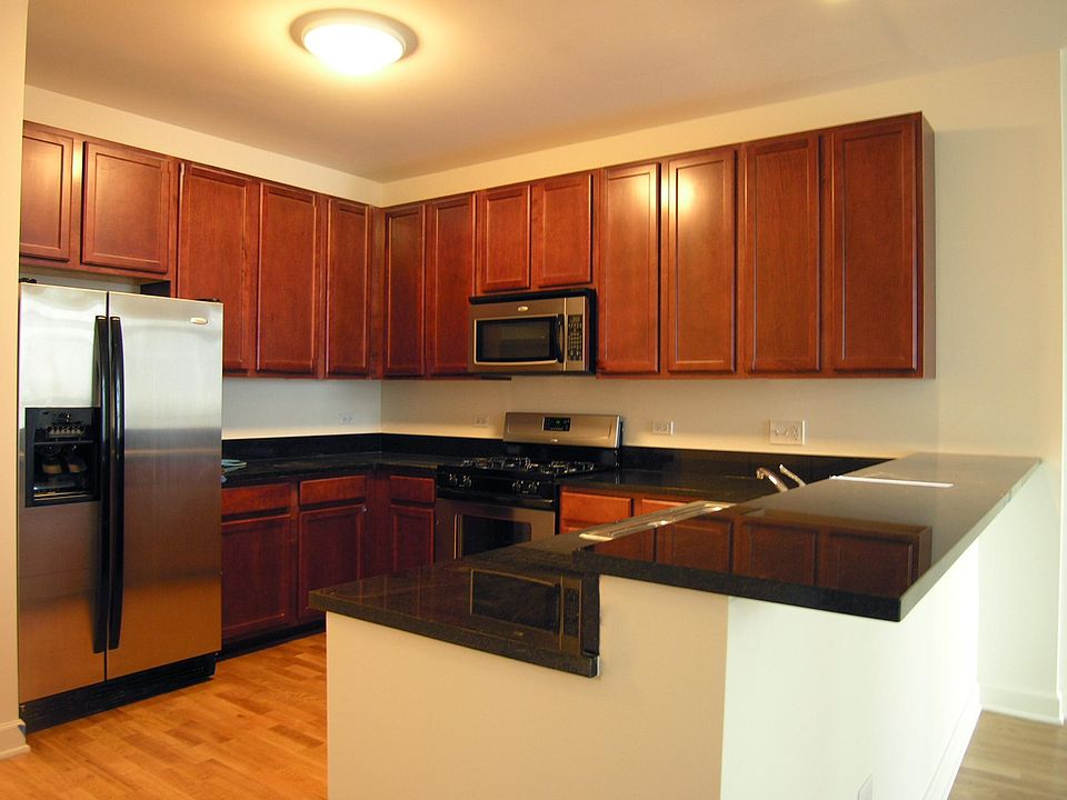 1st image of 1600 S Prairie Ave #1610