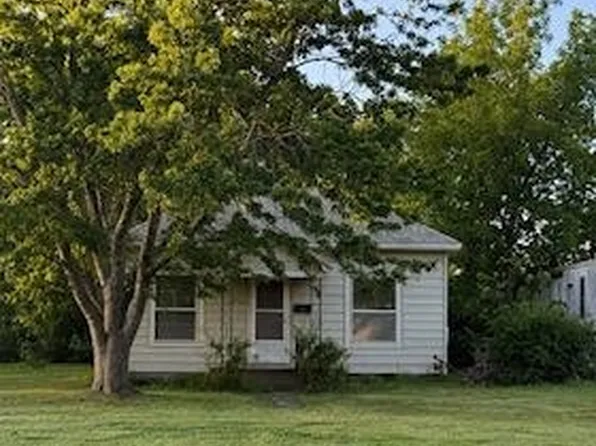 219 E 12th St, Larned, KS 67550
