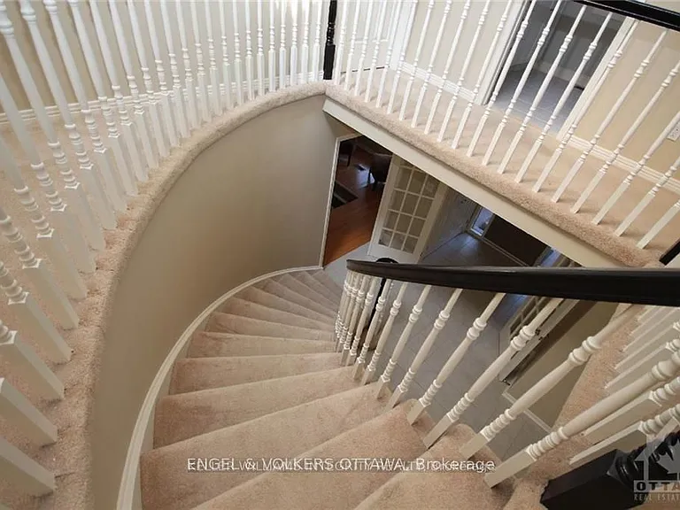 28 Country Club Dr — Photo 12