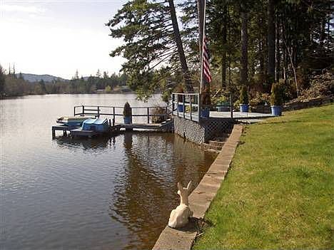 1st image of 320 SE Crescent Dr