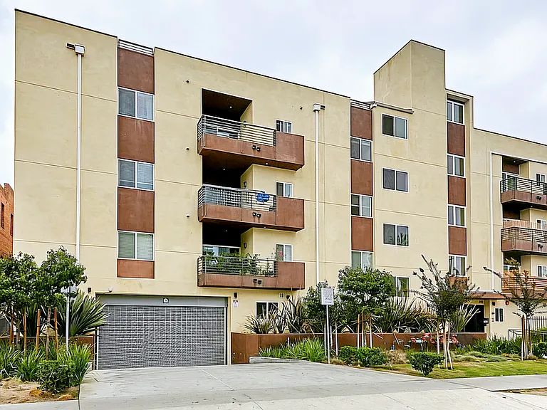 1167 S Hoover St #101 — Photo 7