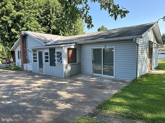 2nd image of 111 Poplar St