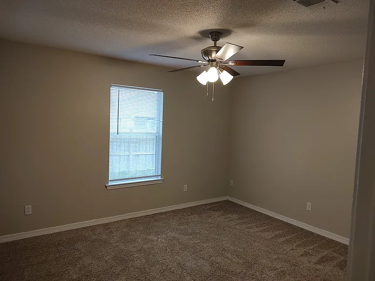1050 Antigua Cir — Photo 6