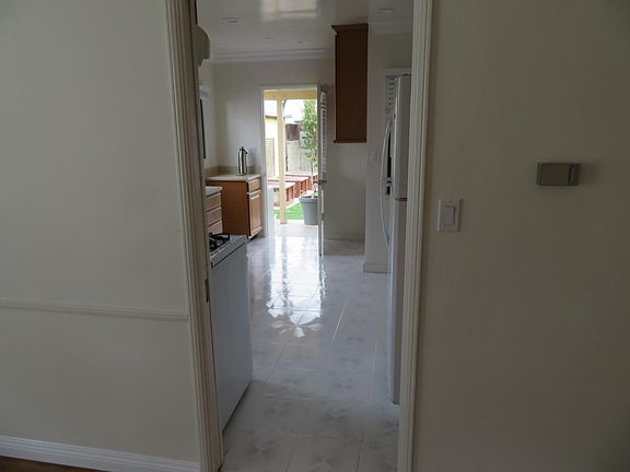 entry into kitchen