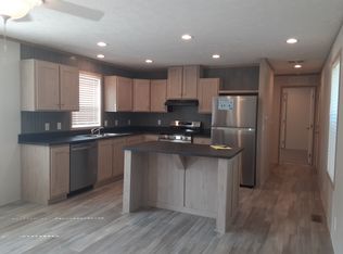 43521 Goldfinch Cir, Clinton Township, MI 48036