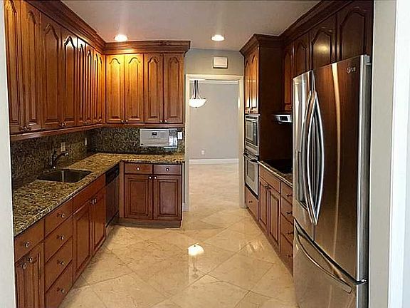 3rd image of 411 Vittorio Ave
