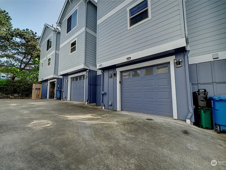 305 16th Ave S — Photo 6