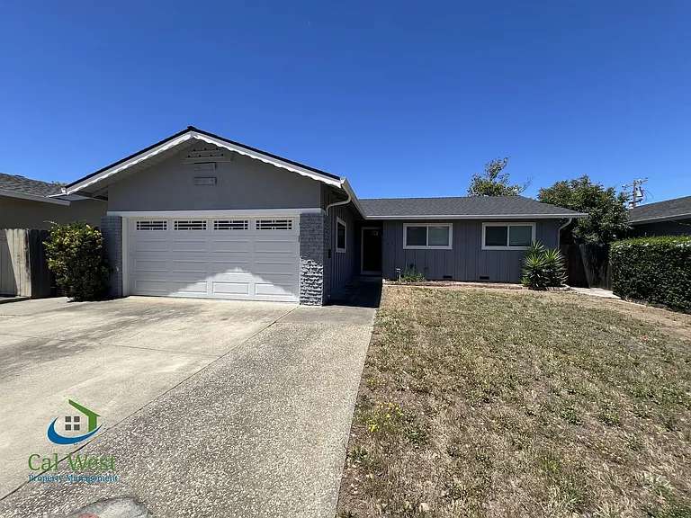 1567 Oriole Ave — Photo 1
