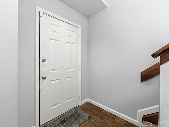 3rd image of 287 Bedford Glen Ln