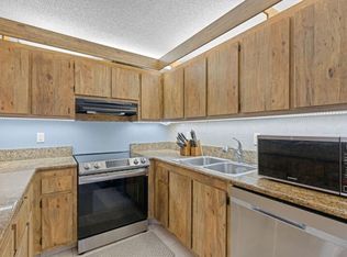 632 Springdale Cir, Palm Springs, FL 33461