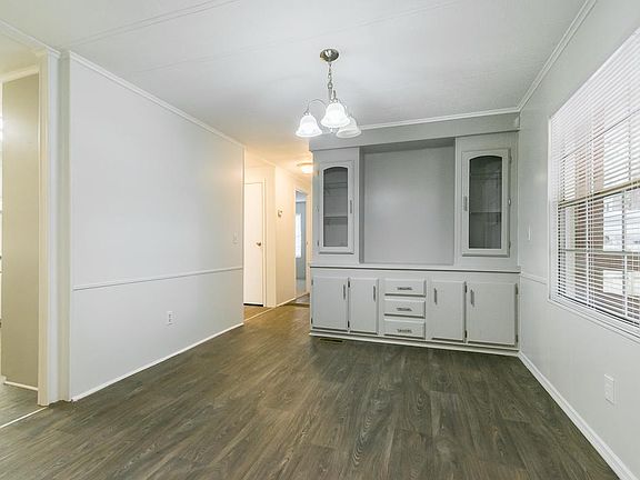 5th image of 786 Harmony Dr W