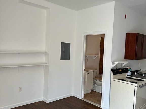 5th image of 2441 W Berks St #1