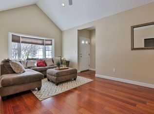 7 Lamplighter Village Rd, Windham, NH 03087