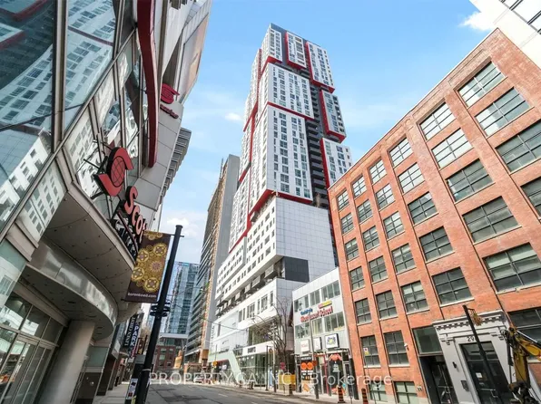 318 Richmond St W, Toronto, ON