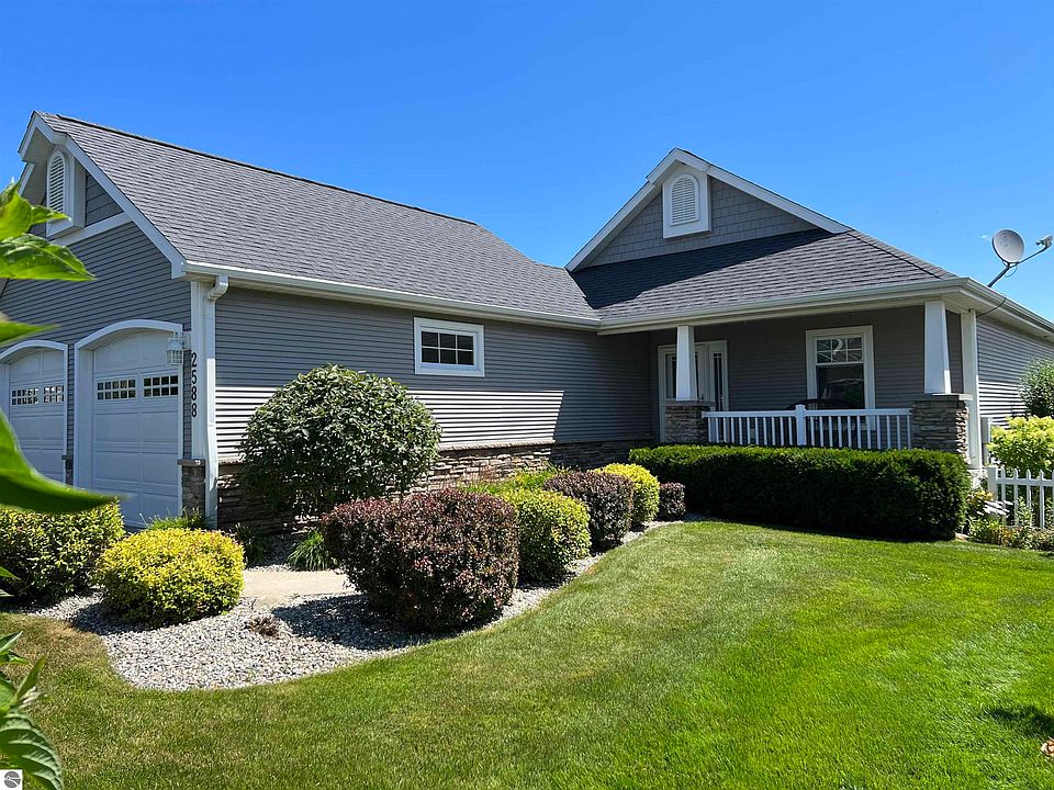 1st image of 2588 W Crown Dr