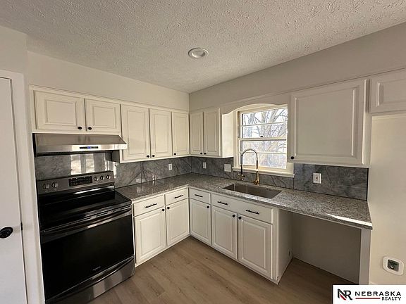 5th image of 5412 N Oaks Blvd