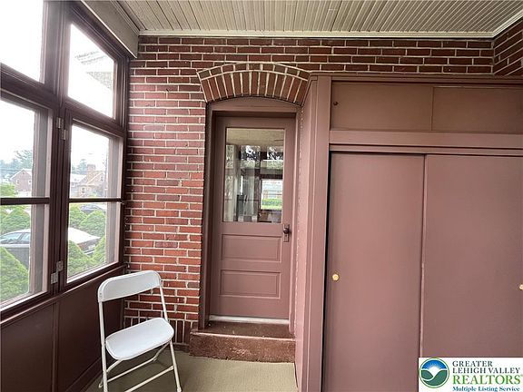 5th image of 543 W Emaus Ave