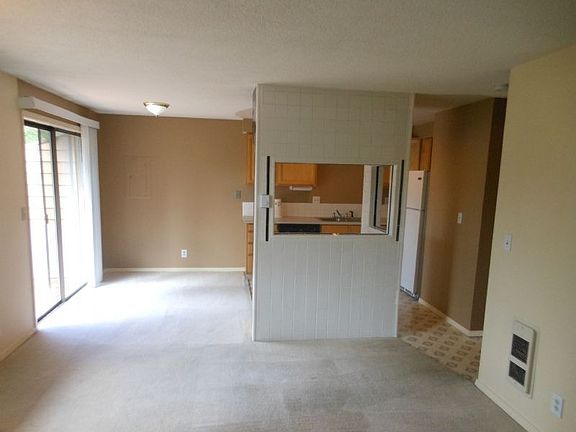 4th image of 621 SE 121st Ave APT 28