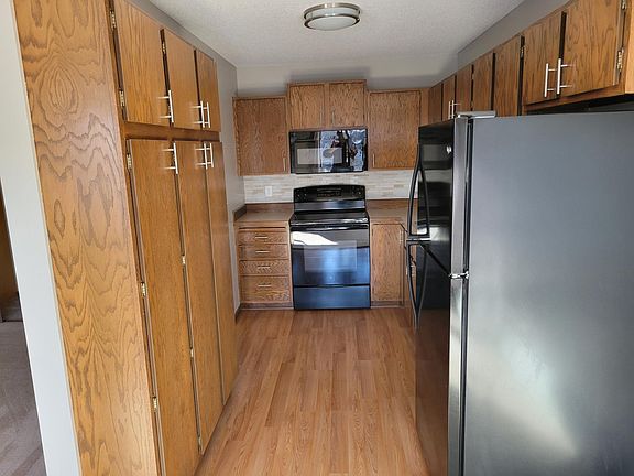 5th image of 7601 W 101st St APT 319