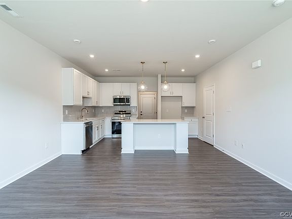 4th image of 3426 Carlton St #3B