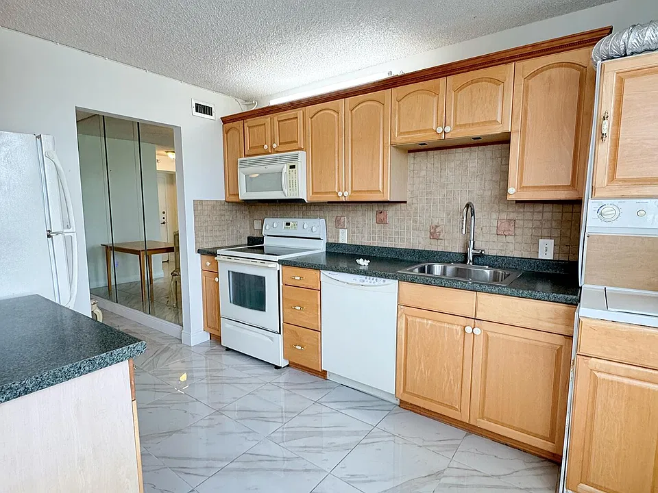 5200 N Ocean Blvd #406B