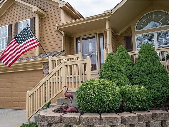 5th image of 319 Eagle Glen Dr