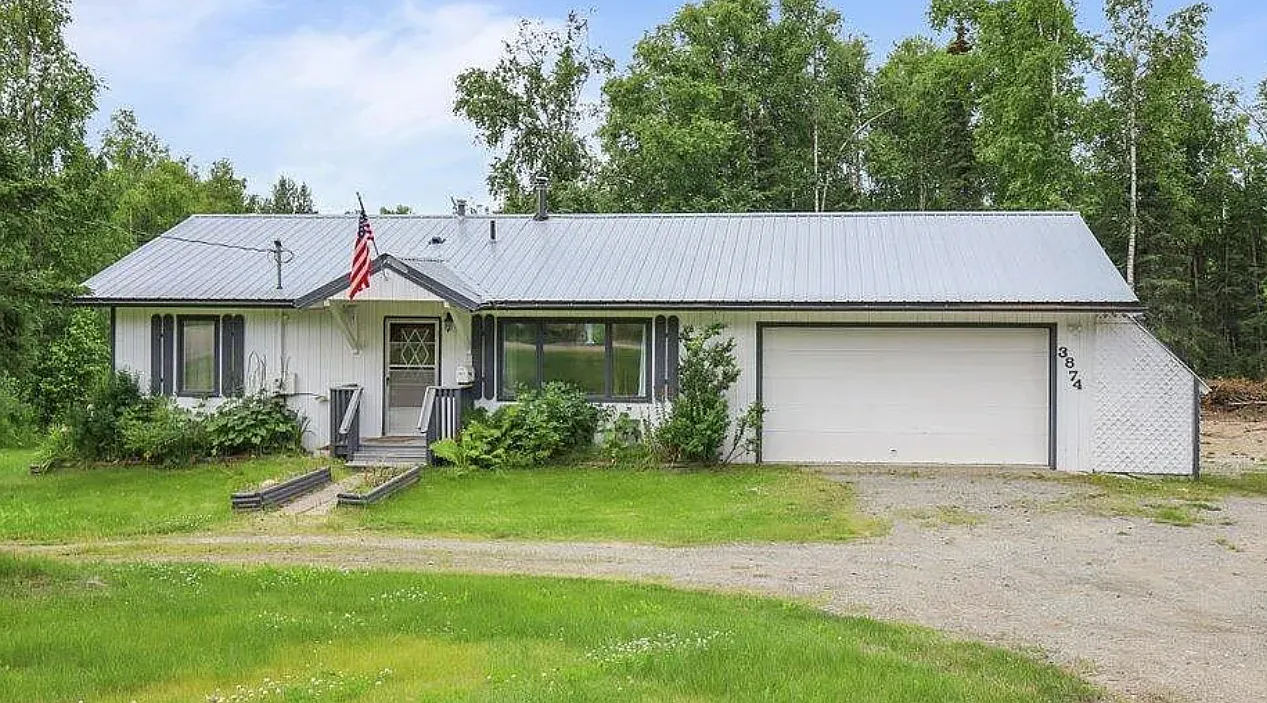 3 bed, 1080 sqft, $900 — Photo 2