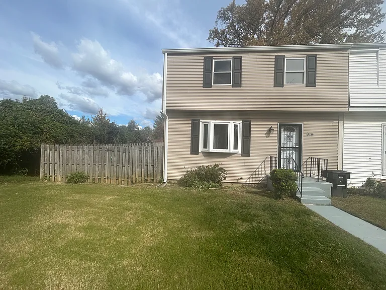 915 Michele Ct — Photo 1