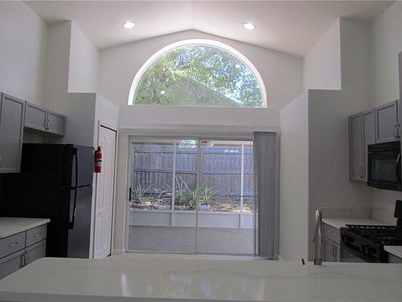 5th image of 15428 Bay Vista Dr